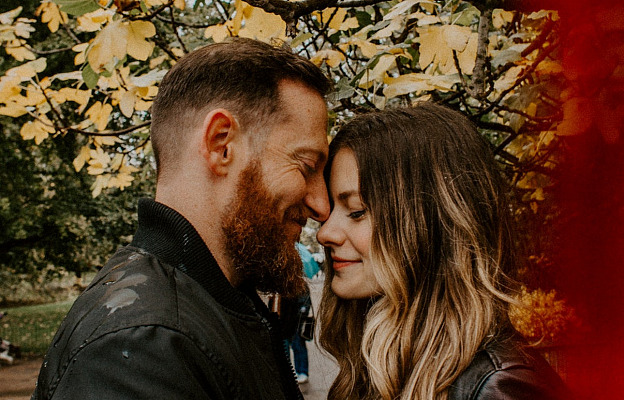 Conexion intimo di pareha (parti I): e hende homber